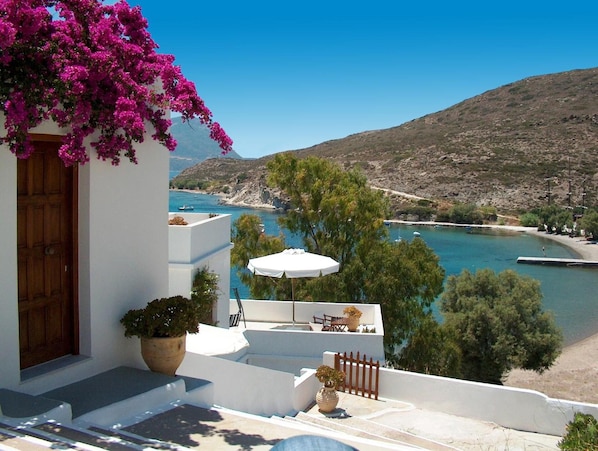 Front of property - Villa Notos (Milos)