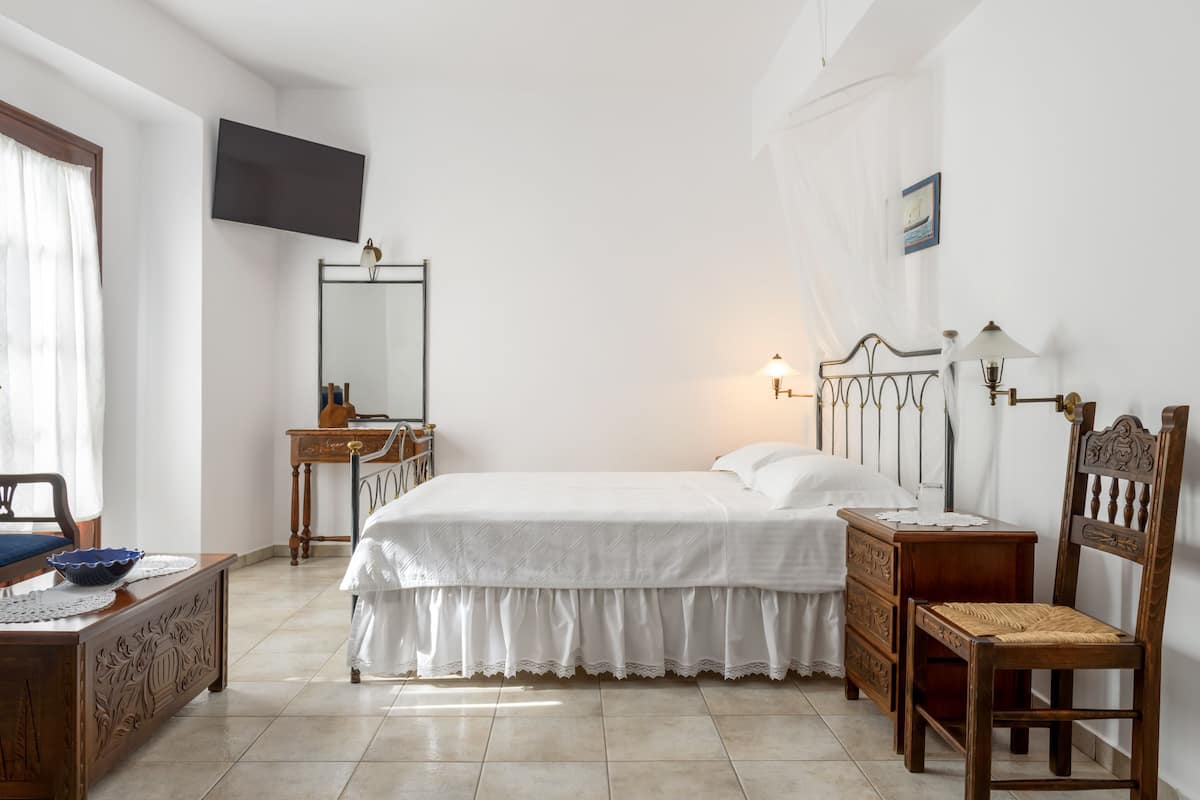 Standard Studio 3 | Ropa de cama de alta calidad, caja fuerte, escritorio