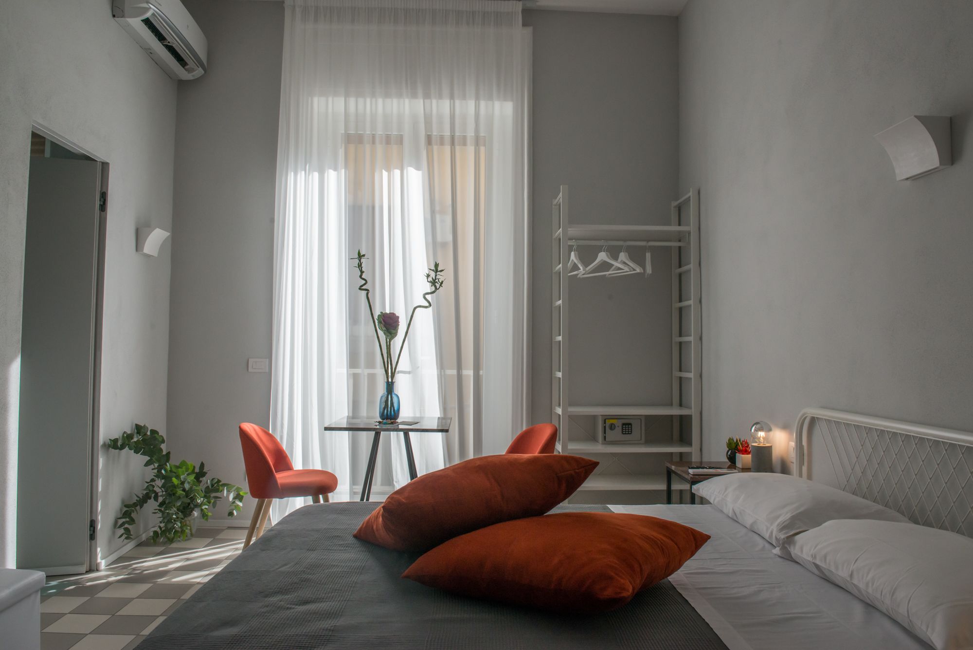 Deluxe-Doppelzimmer, Balkon, Stadtblick (Red) | Zimmersafe, schallisolierte Zimmer, Babybetten, Zustellbetten