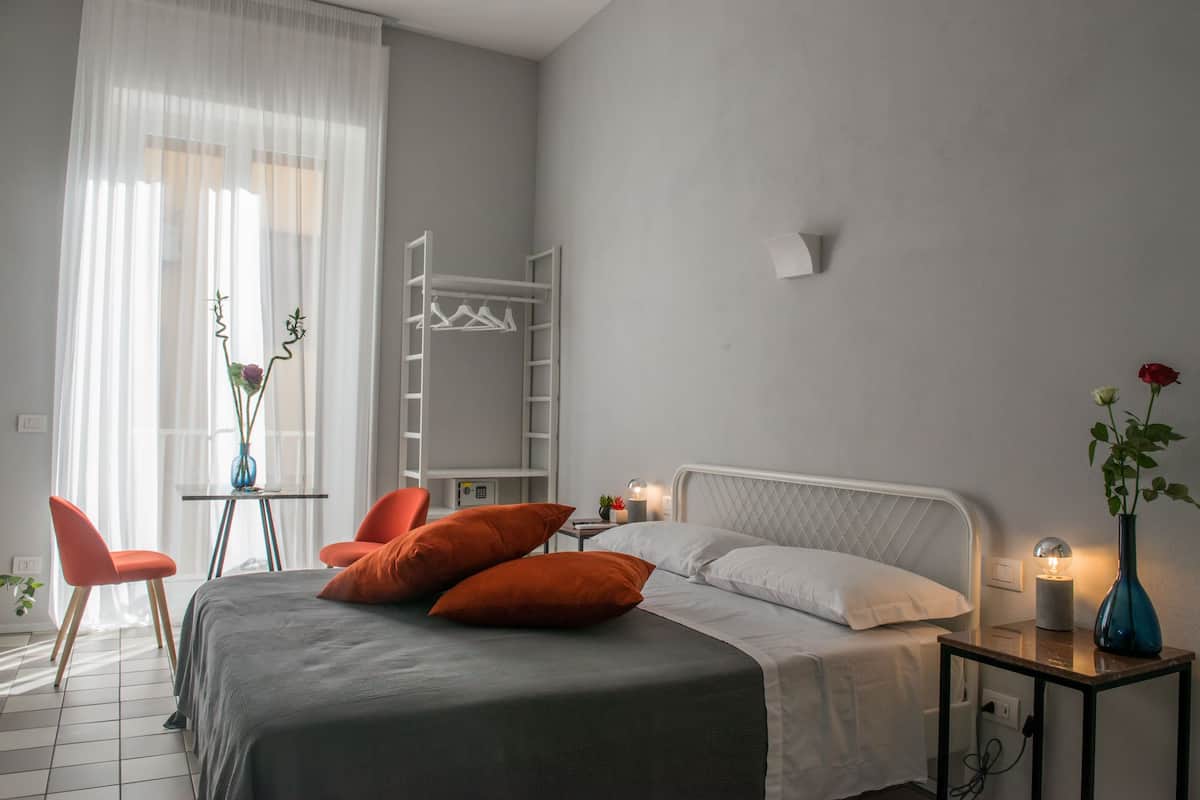 Deluxe Double Room, Balcony, City View (Red)