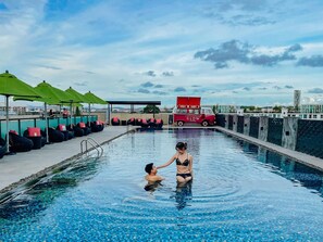 Outdoor pool - GLOW INN South Pattaya (Pattaya)
