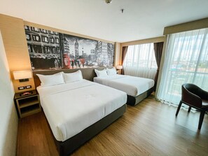 In-room safe, blackout drapes, iron/ironing board, free WiFi - GLOW INN South Pattaya (Pattaya)