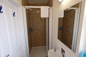 Bathroom - Wayfarers Independent Hostel (Penrith)