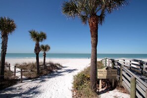Solsenger og strandhåndklær