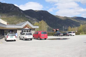Free self-parking - Motell Nor-Kro (Nes)