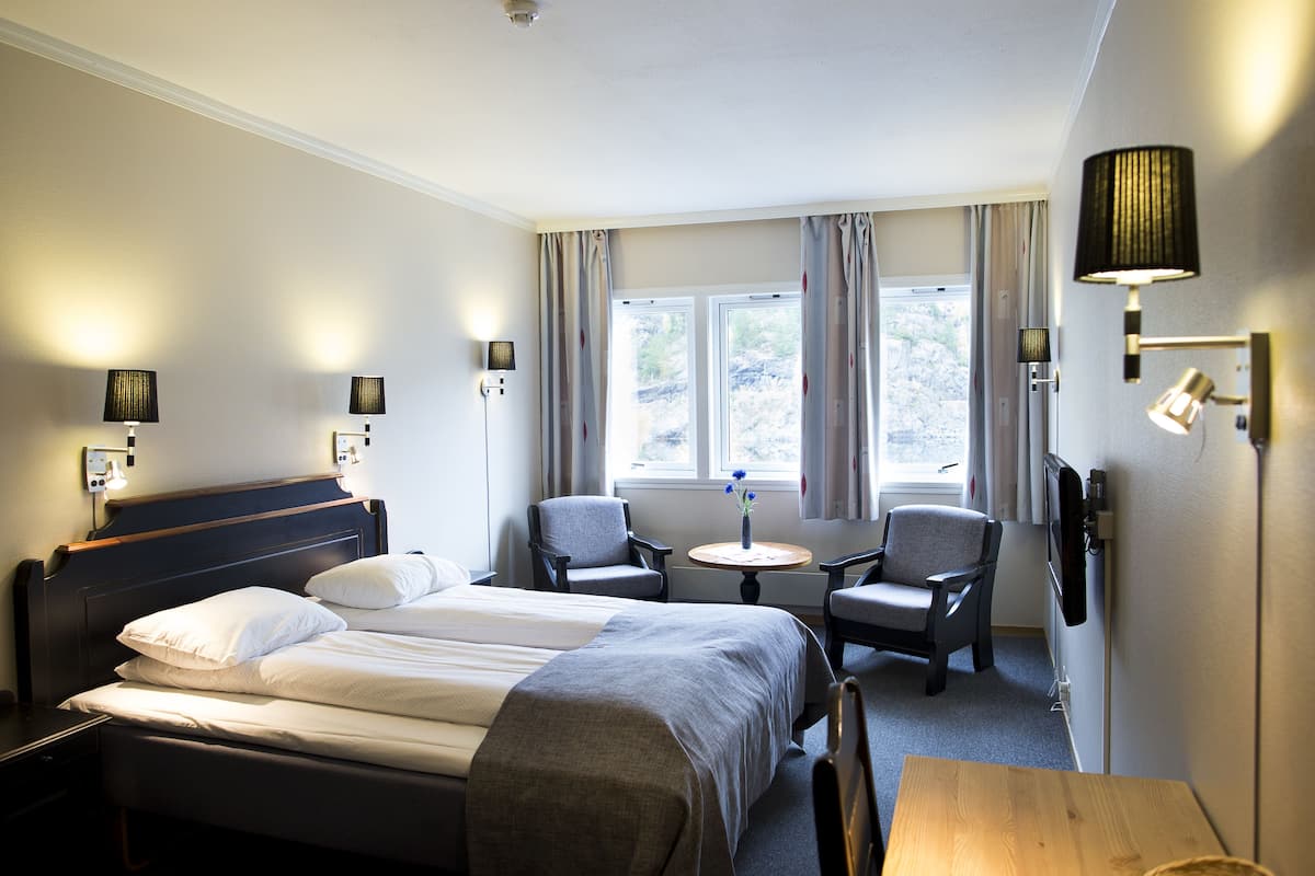 double room, non smoking | desk, soundproofing, iron/ironing board, cots/infant beds