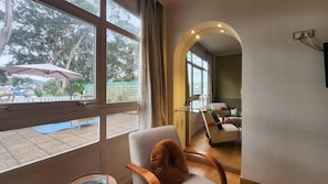 Suite 1 King Bed with terrace, River View | Minibar, in-room safe, desk, blackout curtains - Hotel Faranda Rias Altas, Ascend Hotel Collection (Oleiros)