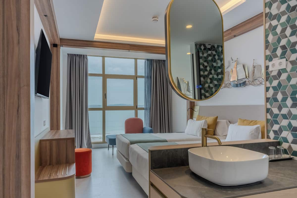 Minibar, in-room safe, desk, blackout curtains