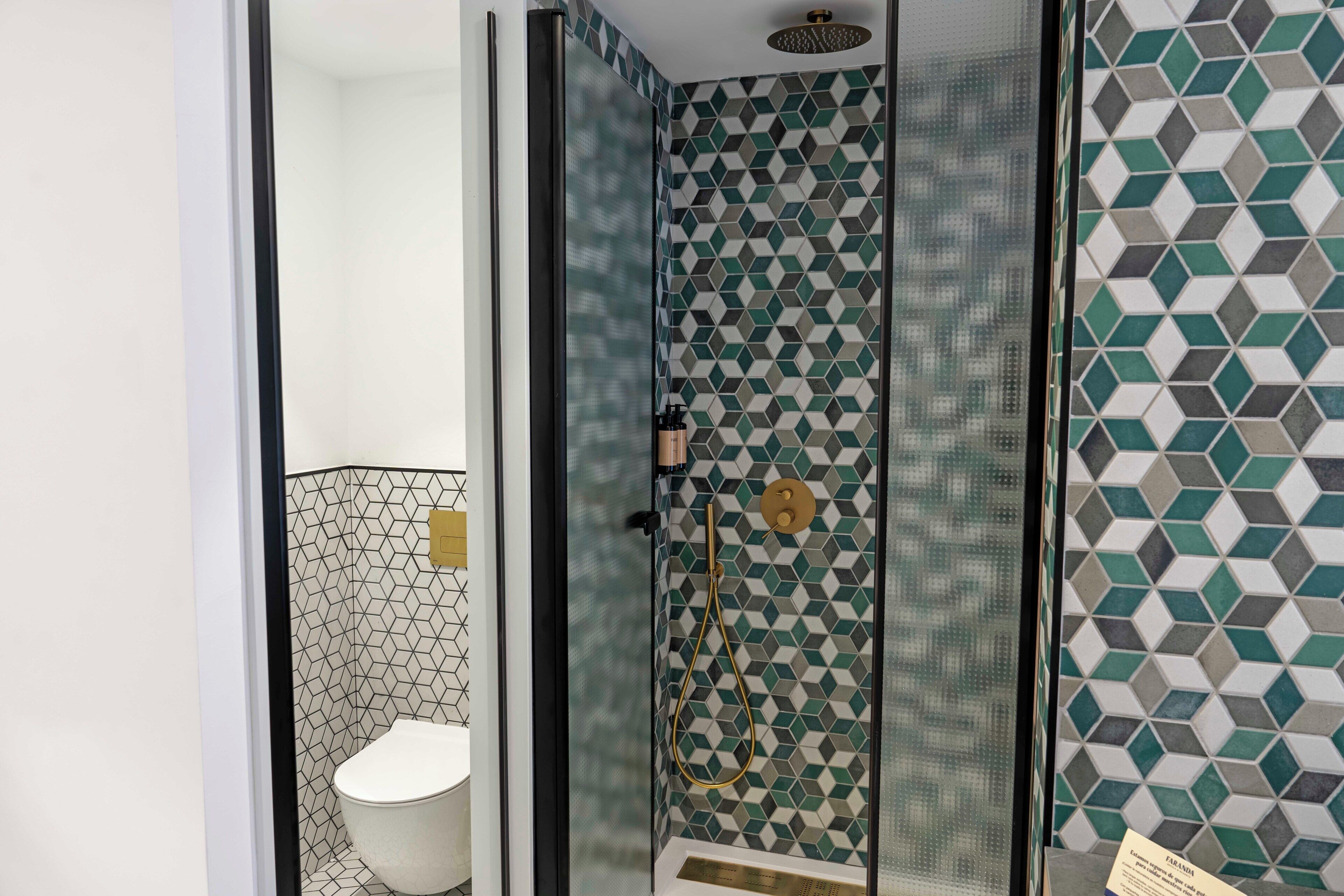 2 single beds, superior room, river view | bathroom | deep-soaking bathtub, free toiletries, hair dryer, bidet