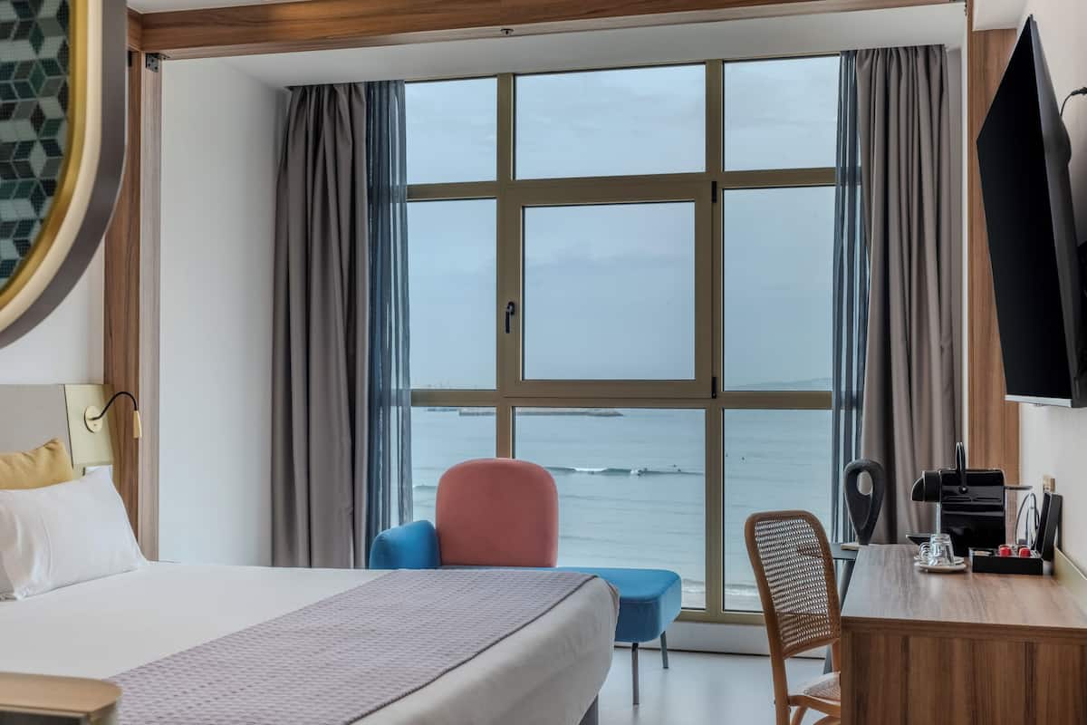 Phòng Tiêu chuẩn, 1 giường cỡ king, không hút thuốc | Minibar, két bảo mật tại phòng, bàn, màn/rèm cản sáng 