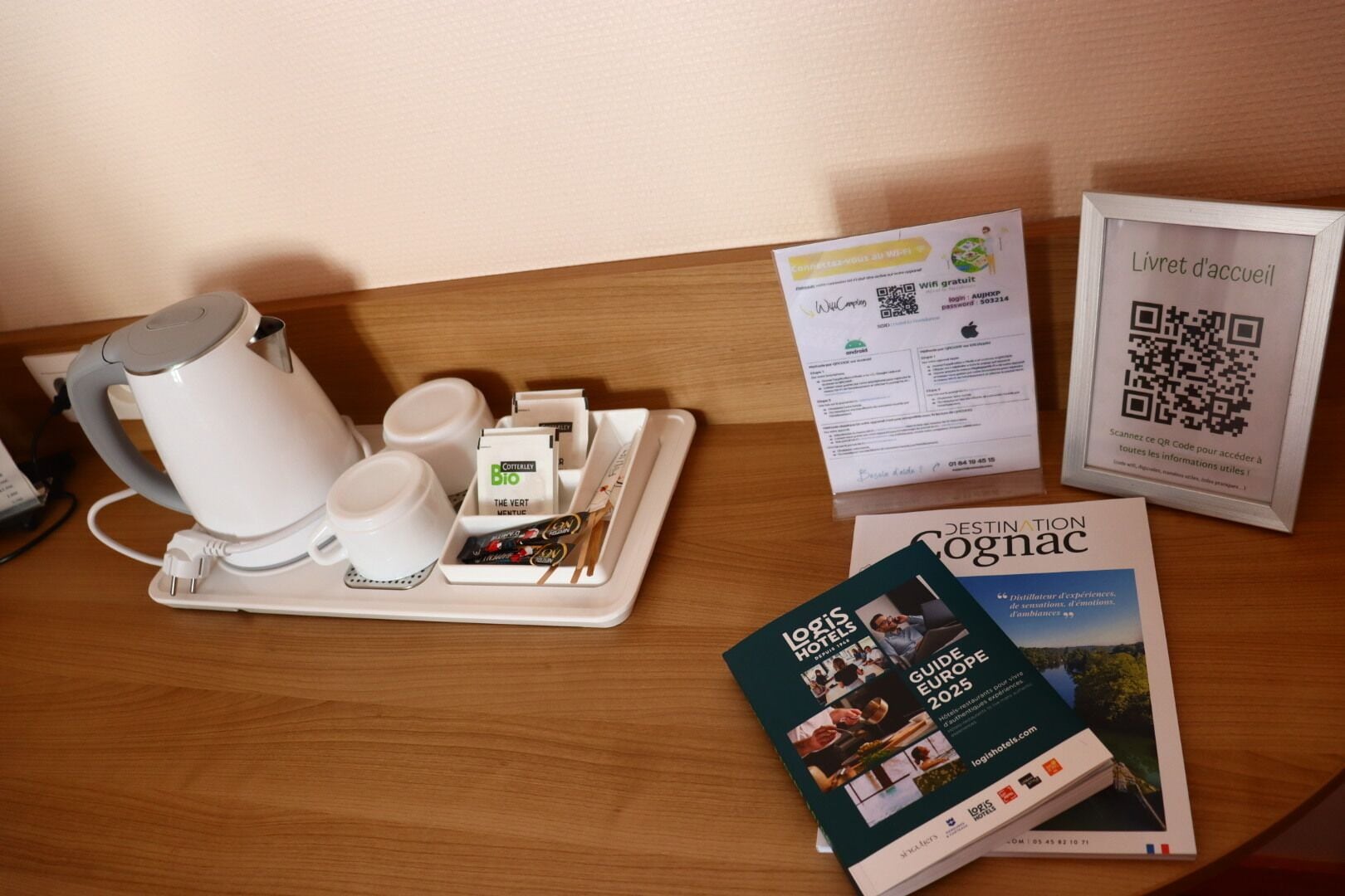 1 bedroom, individually decorated, individually furnished, desk