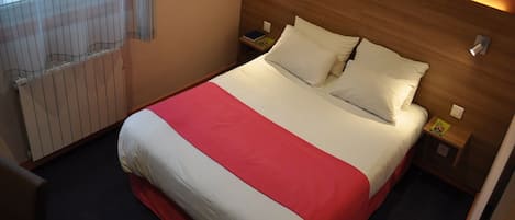 Double Room, 1 Double Bed, Non Smoking | Individually decorated, individually furnished, desk, laptop workspace