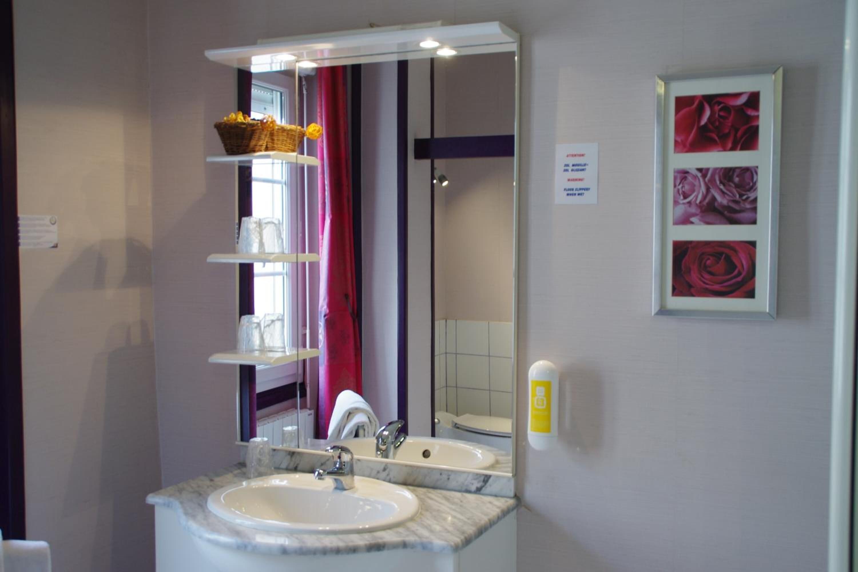 superior room | bathroom | shower, free toiletries, hair dryer, towels
