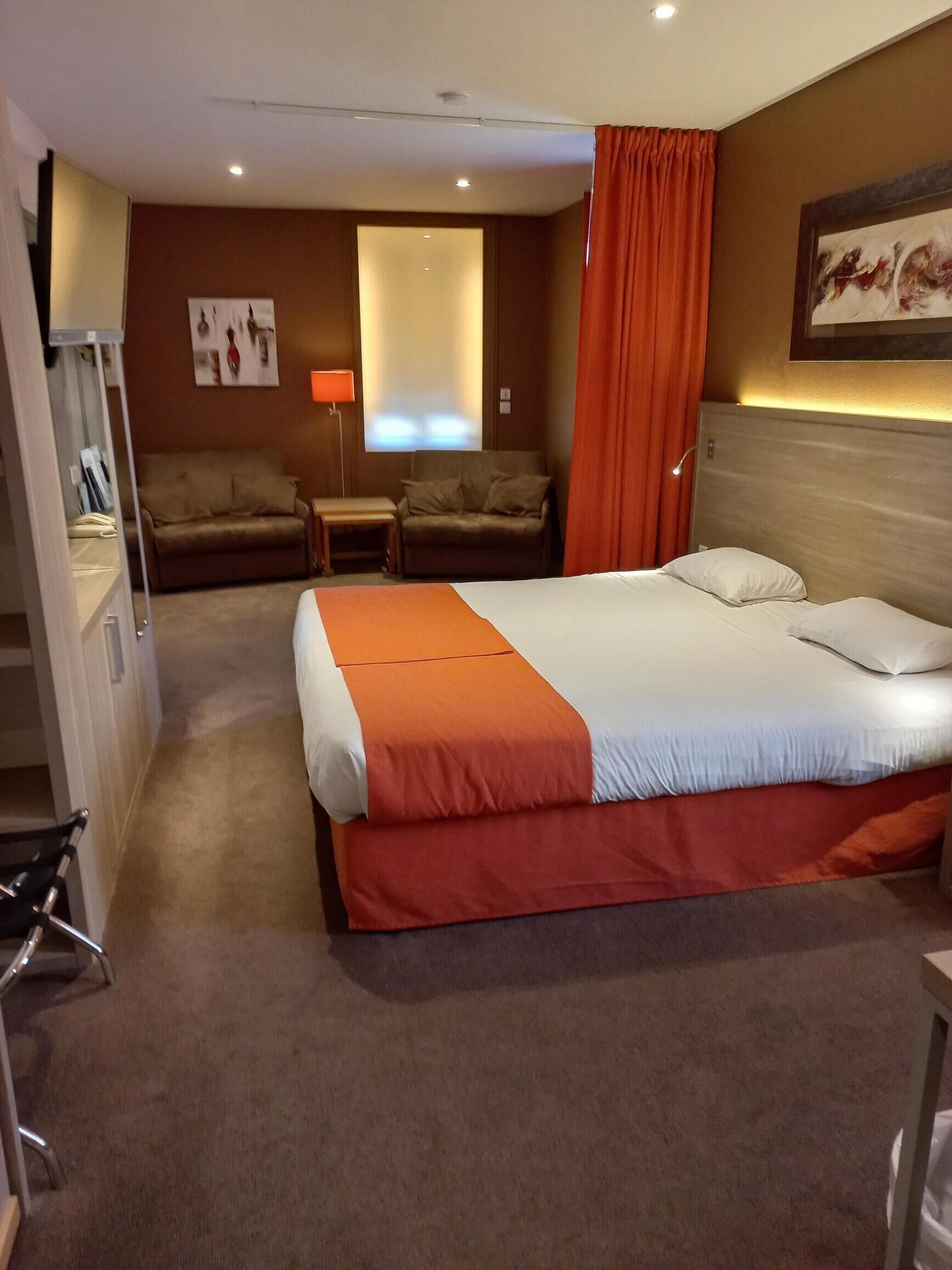 superior room | 1 bedroom, individually decorated, individually furnished, desk