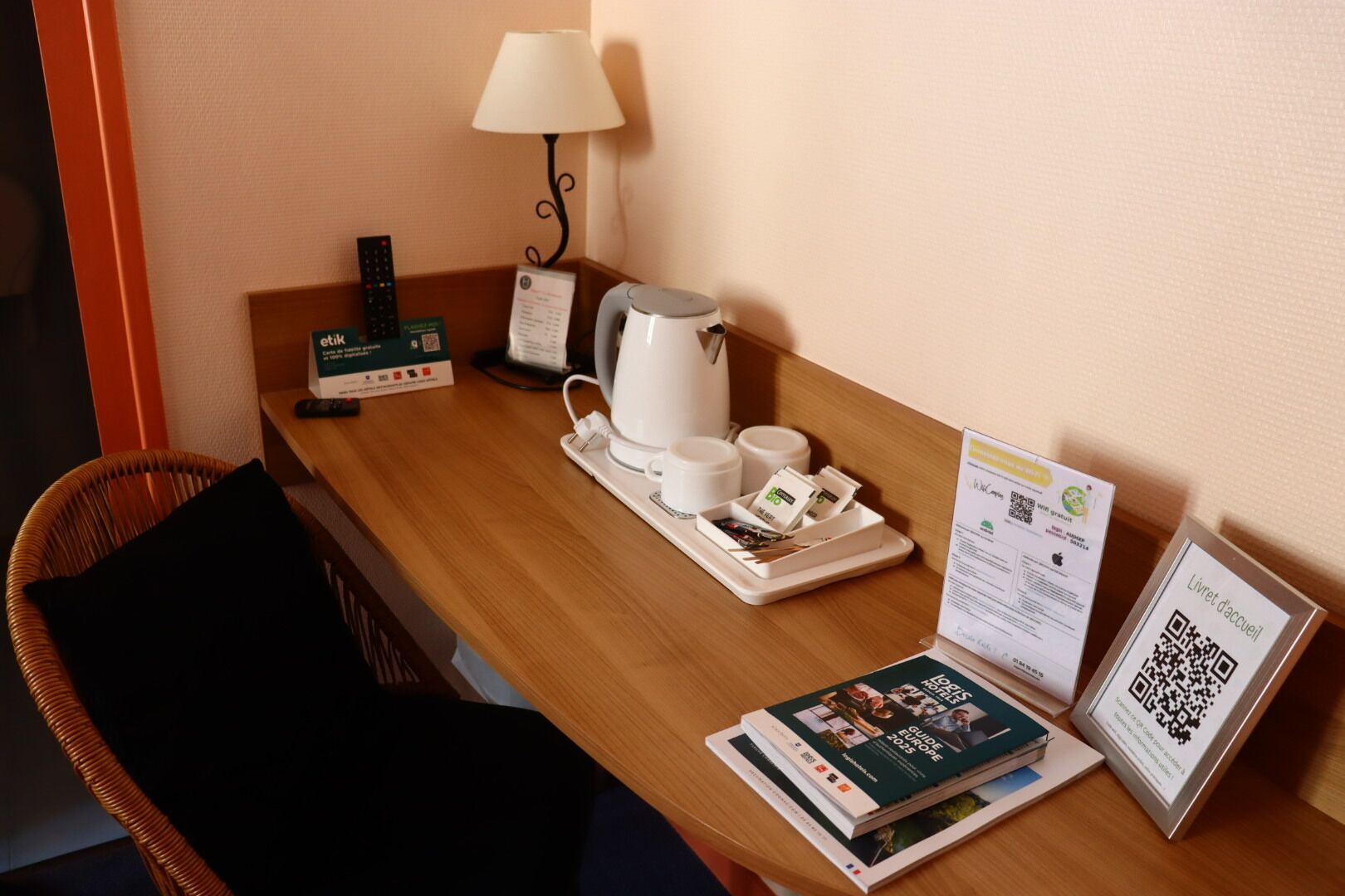 classic triple room | 1 bedroom, individually decorated, individually furnished, desk