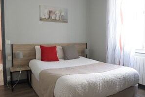 Habitación doble, 1 cama doble, no fumadores | Decoración individual, mobiliario individual, escritorio