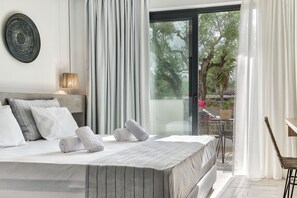 Superior Studio | Premium bedding, in-room safe, individually decorated - Dannas Boutique Apartments (Zakynthos)