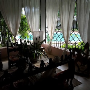 Classic-Villa, 4 Schlafzimmer, Meerblick | Wohnbereich | Flachbildfernseher