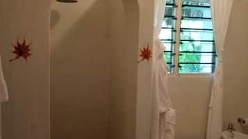 Classic Villa, 4 Bedrooms, Sea View | Bathroom | Separate tub and shower, deep soaking tub, free toiletries, hair dryer