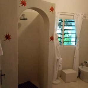 Classic-Villa, 4 Schlafzimmer, Meerblick | Badezimmer | Badewanne und Dusche (separat), Komfortbadewanne