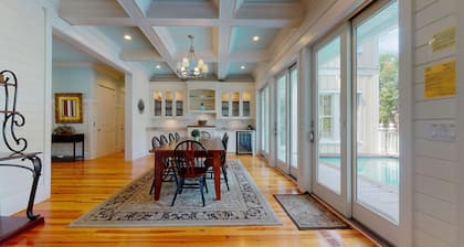 Beautiful 6 bedroom home with private pool 2 blocks from beach