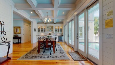 Beautiful 6 bedroom home with private pool 2 blocks from beach