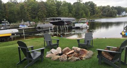 Spacious Lake Home Close To Notre Dame