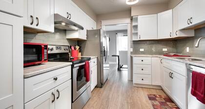 Downtown Condo - Walk to Parks, Restaurants, Nightlife, and work.