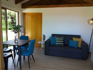 Bungalow, 1 habitación (3) | Sala de estar | Televisión de pantalla plana 