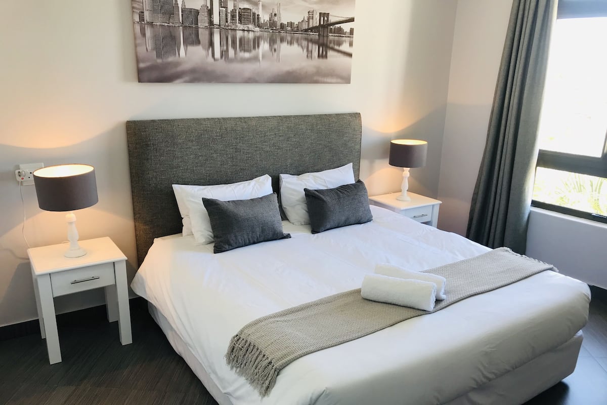 Apartment (418) | Zimmersafe, laptopgeeigneter Arbeitsplatz, schallisolierte Zimmer