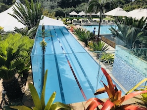 4 piscinas externas, guarda-sóis, espreguiçadeiras