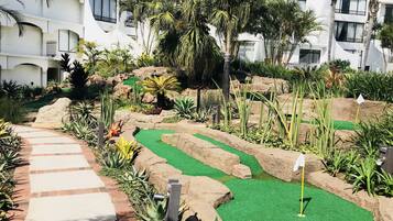 Mini-golf