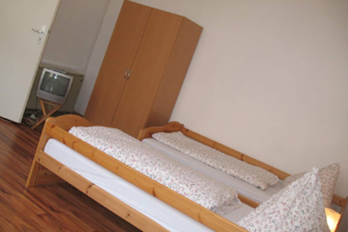 Driepersoonskamer | Babybedden (toeslag), extra bedden (toeslag), gratis wifi, beddengoed