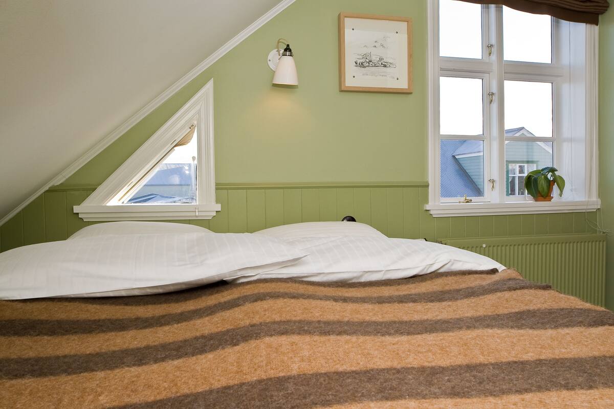 Single Room, 1 Single Bed, Non Smoking | Blackout curtains, free WiFi, bed sheets