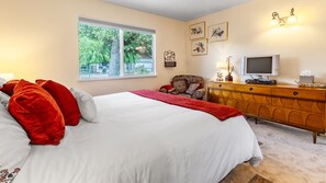 4 makuuhuonetta, työpöytä, silitysrauta/-lauta, ilmainen Wi-Fi