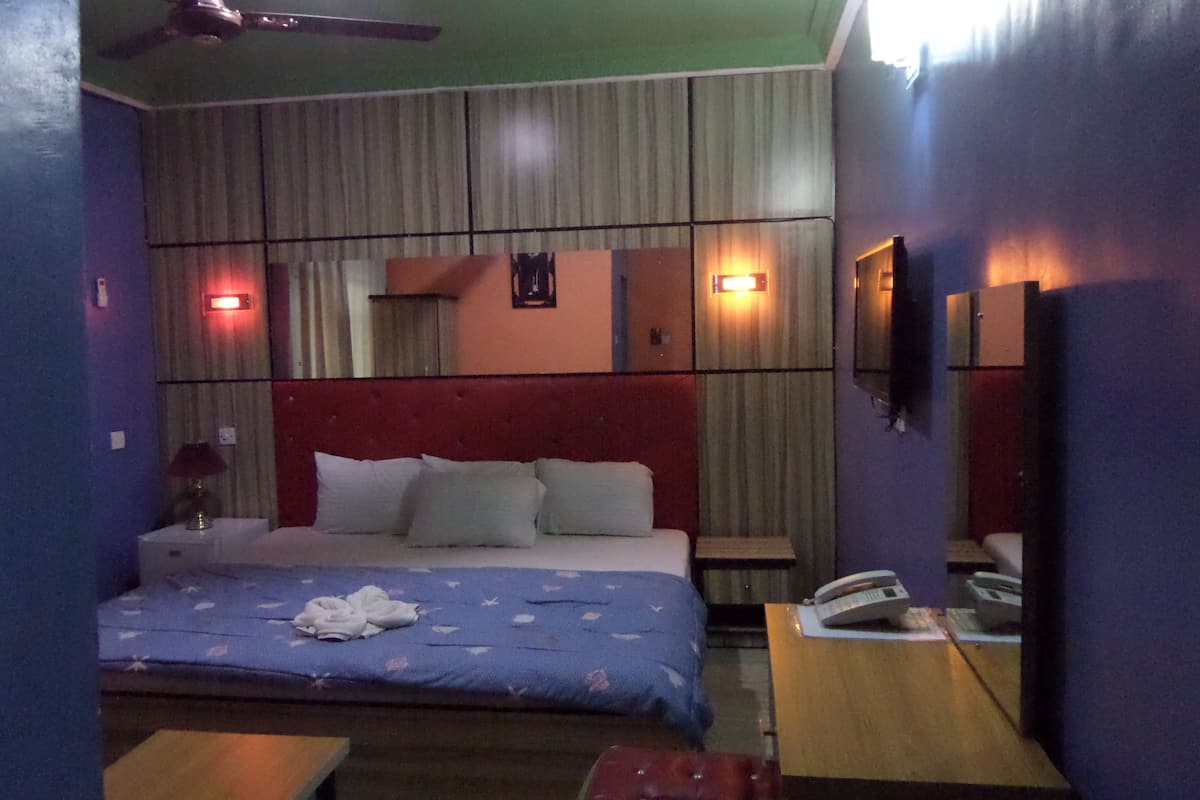 Royal kamer, 1 queensize bed, niet-roken | 1 slaapkamer, gratis wifi