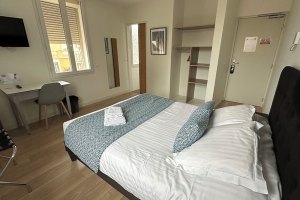 Comfort Double Room, 1 Queen Bed, Non Smoking | Minibar, soundproofing, free WiFi, bed sheets