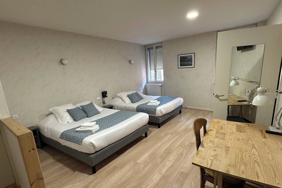 Kamar Quadruple Standar, 2 Tempat Tidur Double, Bebas Asap Rokok | Minibar, kedap suara, Wi-Fi gratis, dan seprai linen