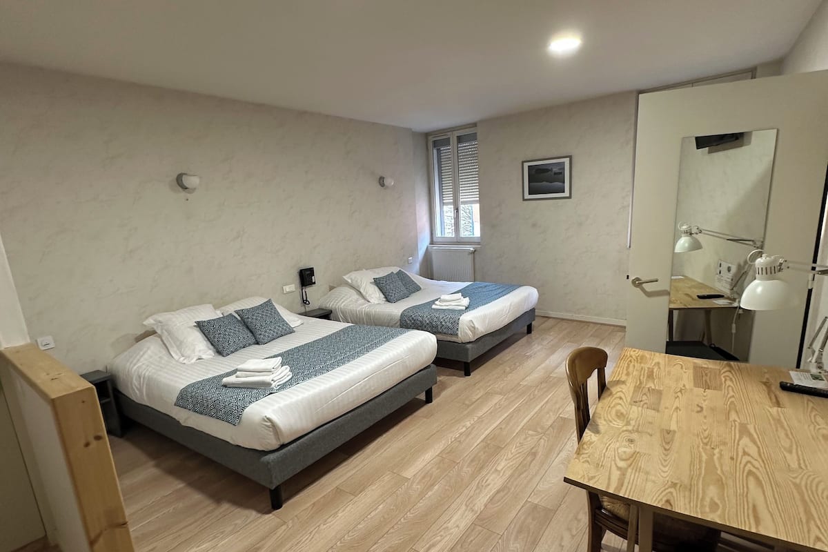 Standard Quadruple Room, 2 Double Beds, Non Smoking | Minibar, soundproofing, free WiFi, bed sheets