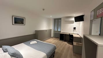 Comfort Triple Room, Multiple Beds, Non Smoking | Minibar, soundproofing, free WiFi, bed sheets