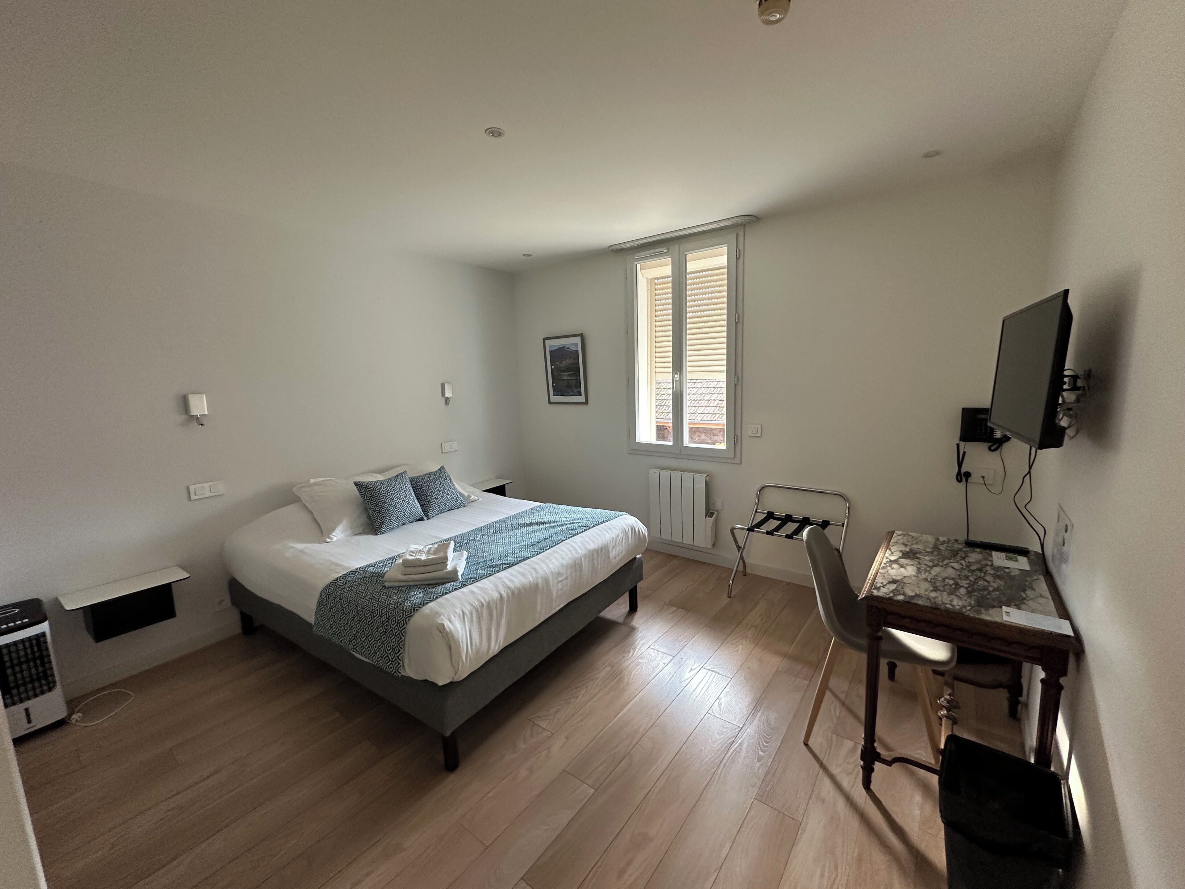 comfort double room, 1 queen bed, non smoking | 1 bedroom, minibar, soundproofing, free wifi
