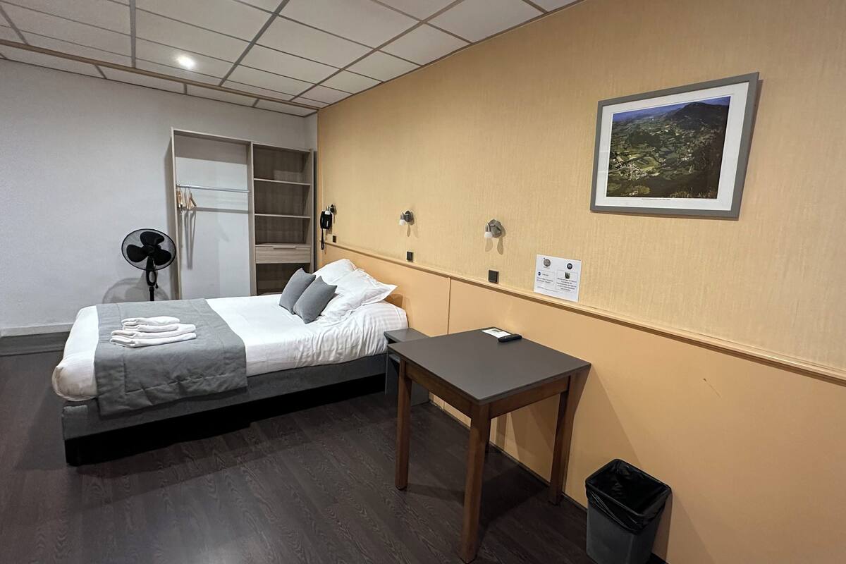 Kamar Double Standar, 1 Tempat Tidur Double, Bebas Asap Rokok | Minibar, kedap suara, Wi-Fi gratis, dan seprai linen