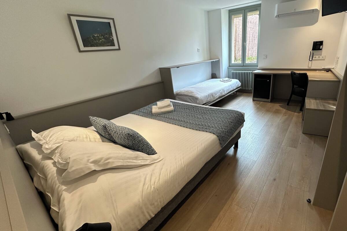 Kamar Triple Comfort, Beberapa Tempat Tidur, Bebas Asap Rokok | Minibar, kedap suara, Wi-Fi gratis, dan seprai linen