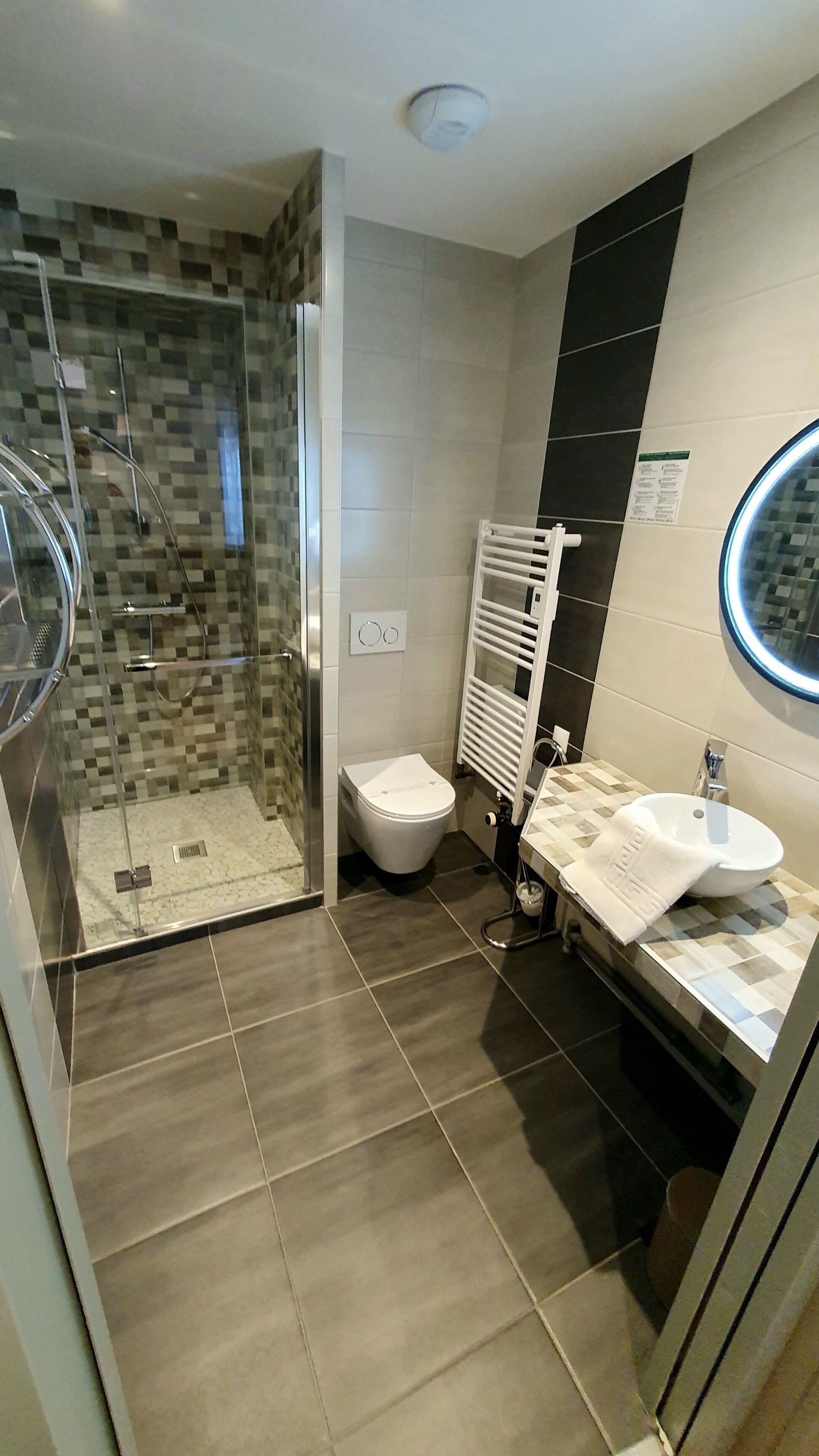 comfort triple room, multiple beds, non smoking | bathroom | shower, towels, soap, shampoo