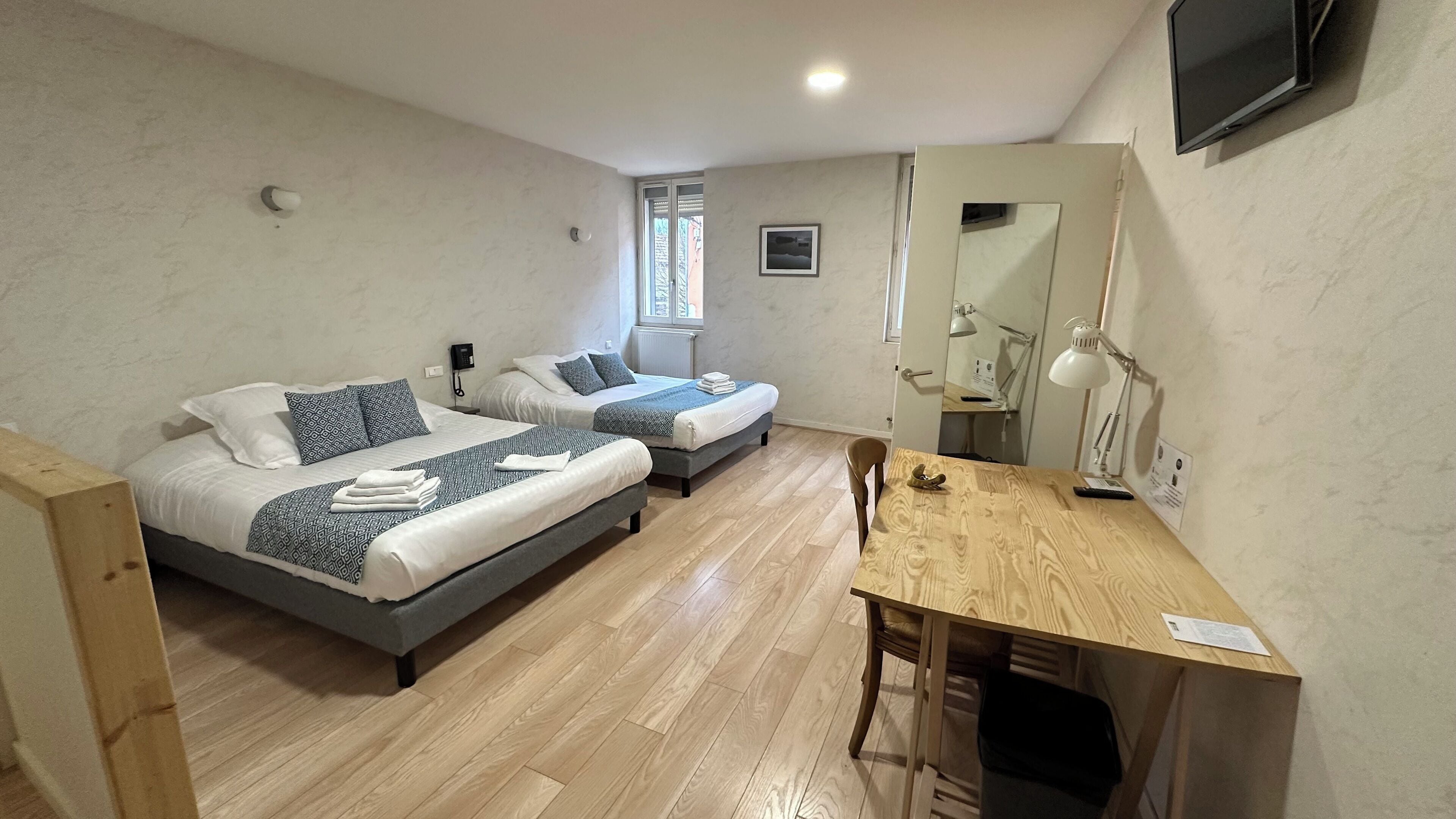 standard quadruple room, 2 double beds, non smoking | 1 bedroom, minibar, soundproofing, free wifi