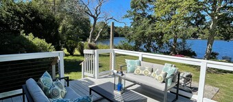 WATERFRONT Kayaks & SUP’s ★ Pet friendly ★ HOT TUB ★ Firepit & FPL★ King bed