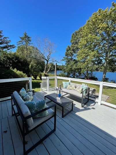 WATERFRONT Kayaks & SUP’s ★ Pet friendly ★ HOT TUB ★ Firepit & FPL★ King bed