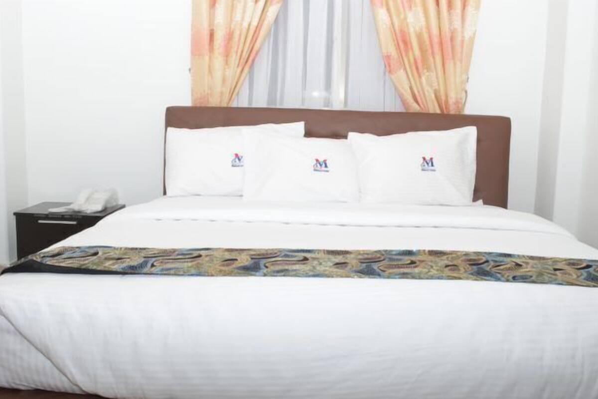 1 bedroom, Egyptian cotton sheets, premium bedding, down duvets