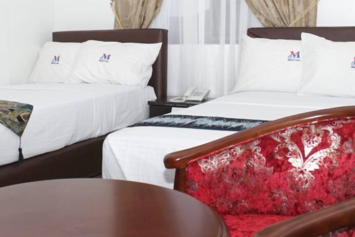 1 bedroom, Egyptian cotton sheets, premium bedding, down duvets