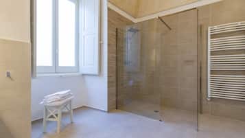 Luxury Suite | Bathroom